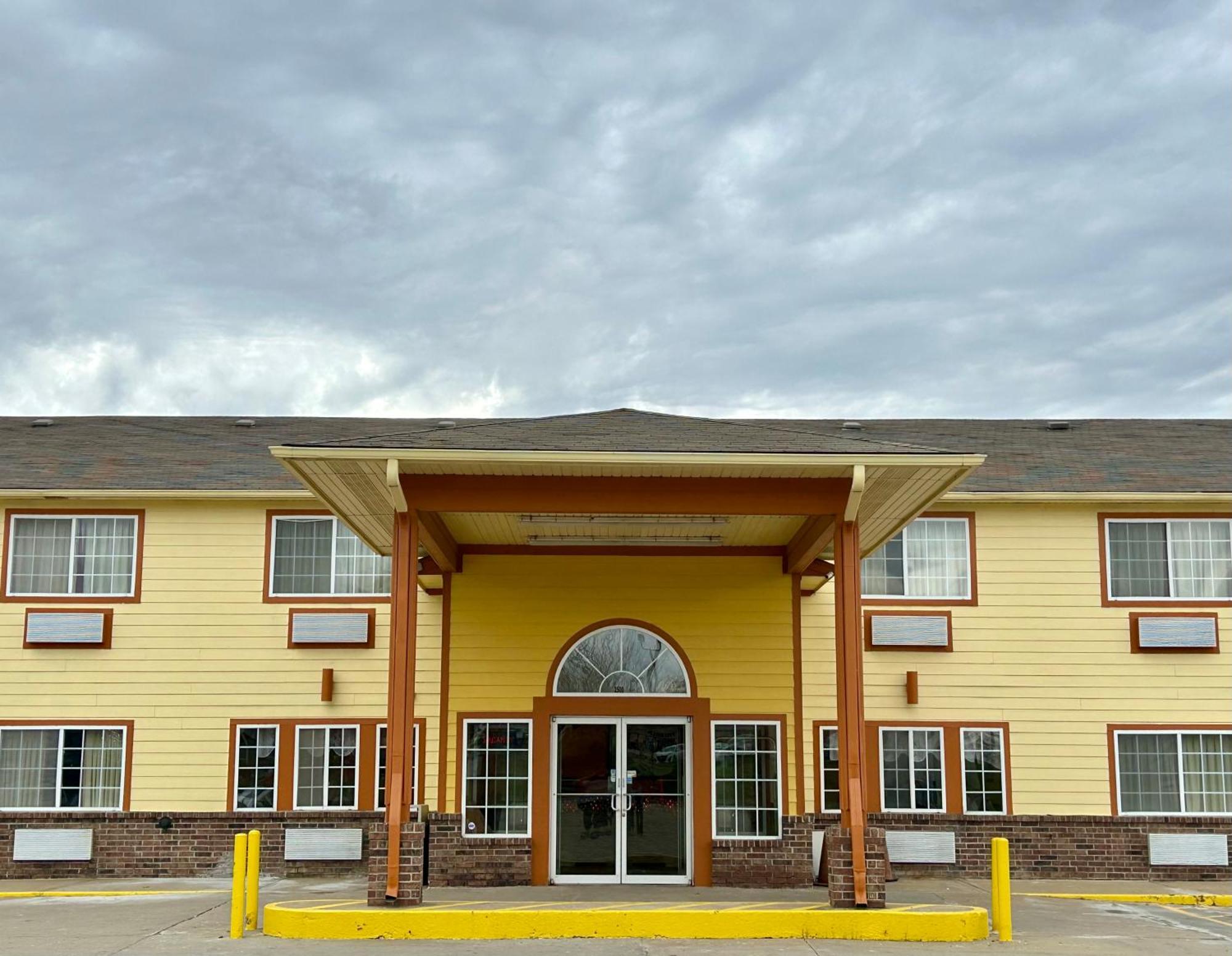 Super 8 By Wyndham Platte City Kansas City Area Exterior foto