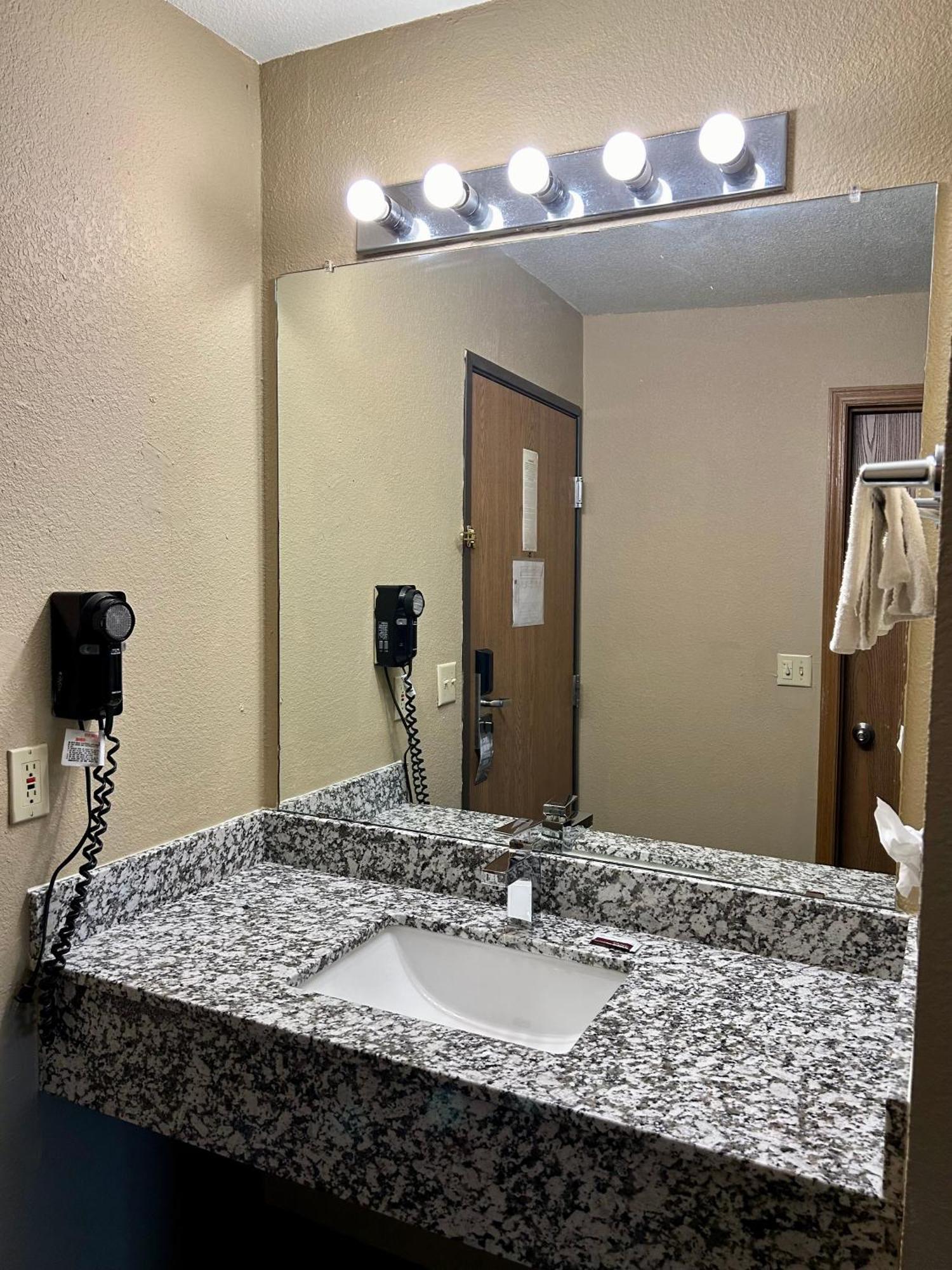 Super 8 By Wyndham Platte City Kansas City Area Exterior foto